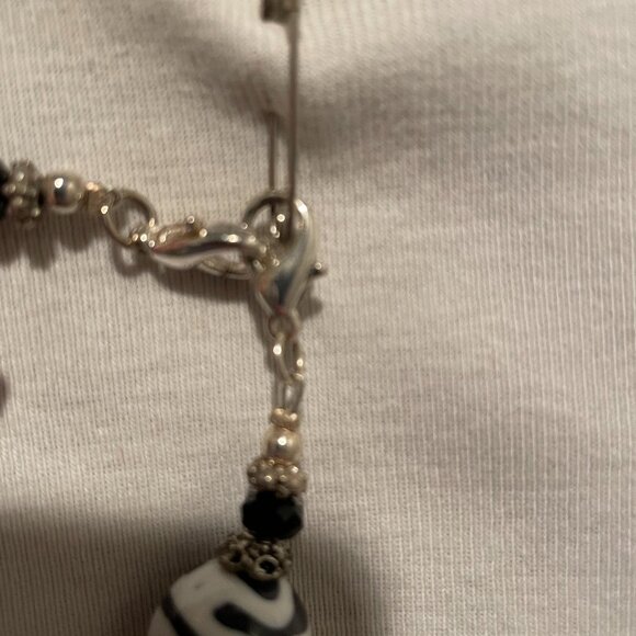 YOU & I BRAND NECKLACE, BRACELET AND EARRING SET, ZEBRA DESIGN BLACK AND WHITE. - Picture 5 of 13